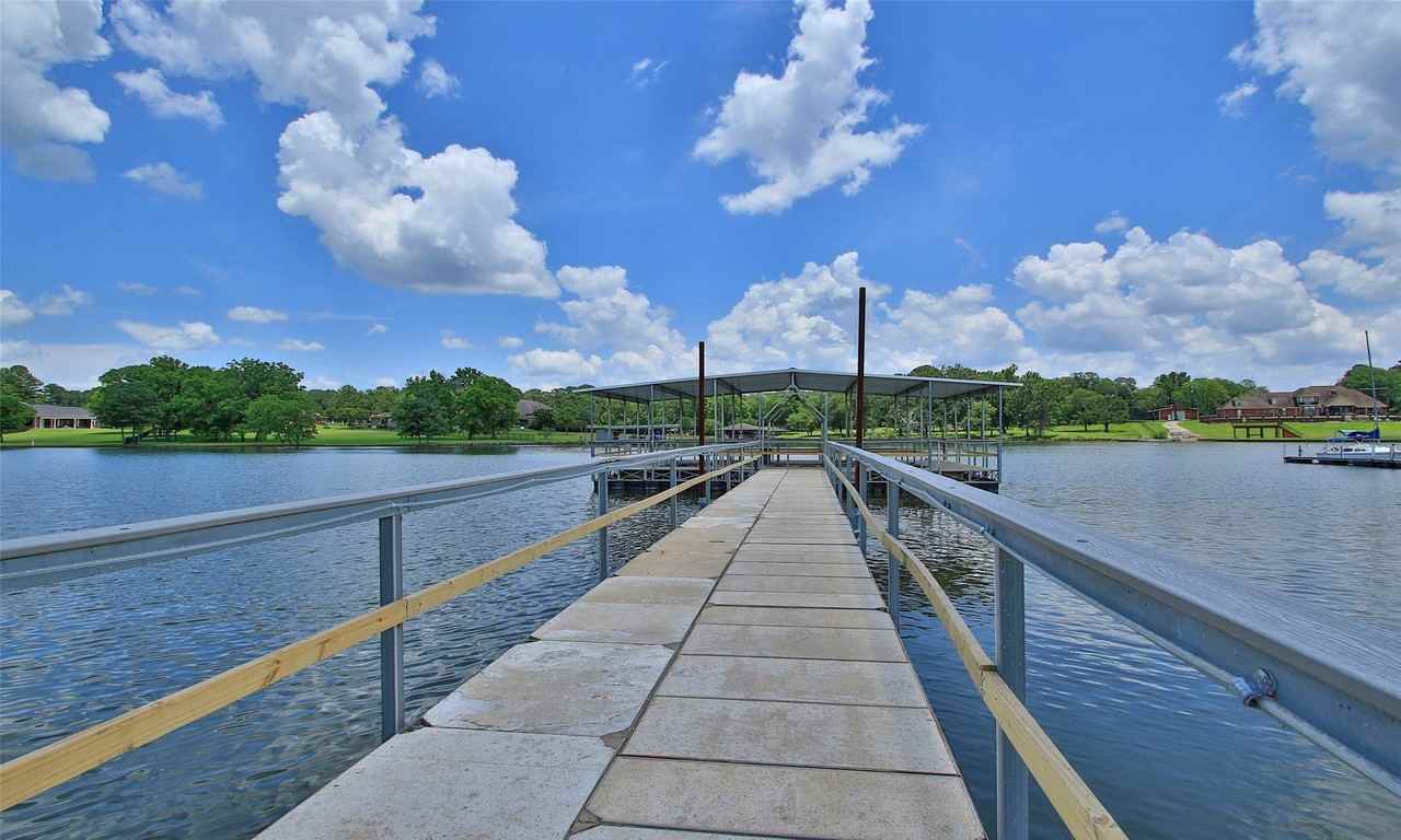 6867 Stillwater Dr - Photo 7 of 34