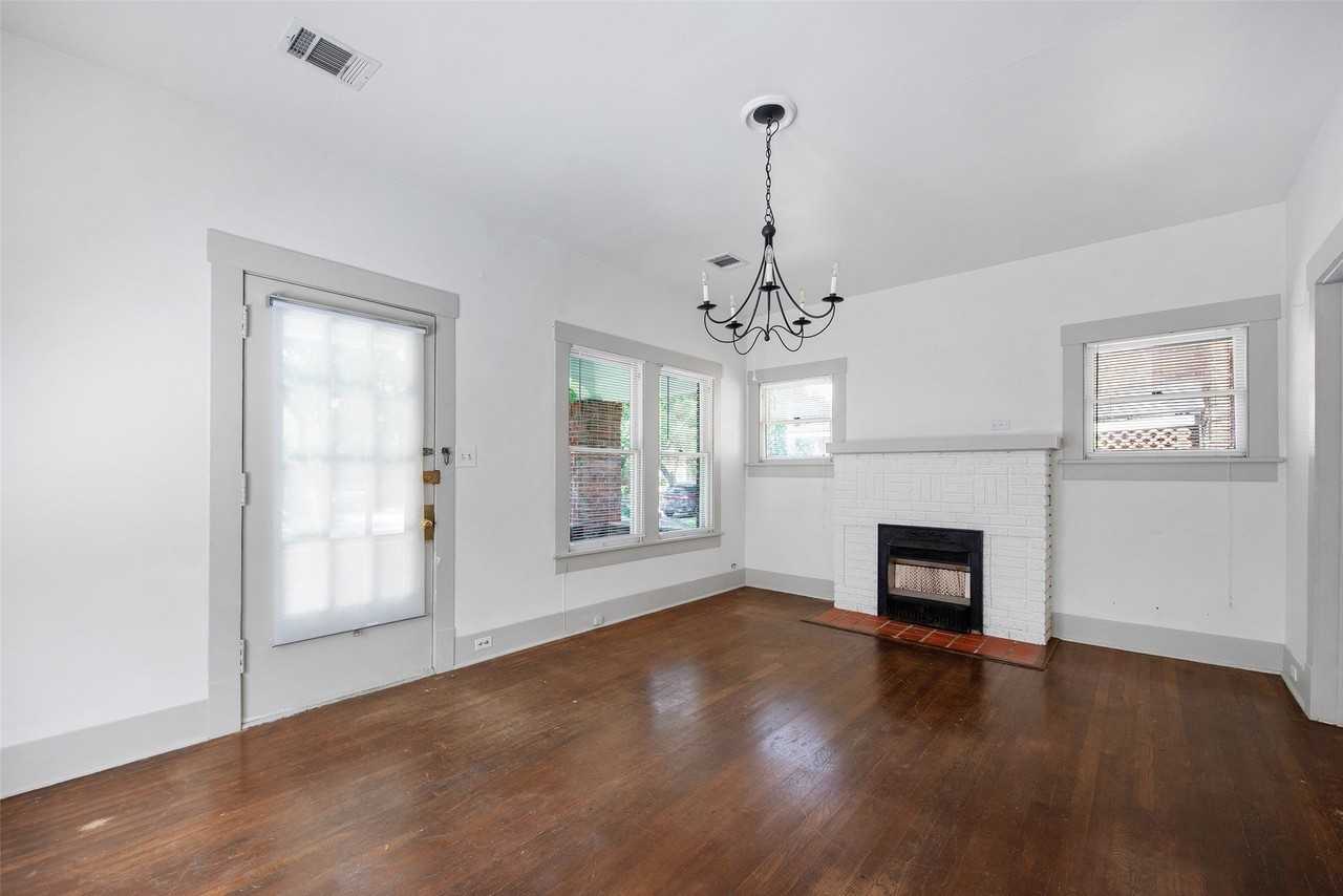 516 W Pierce St - Photo 2 of 11