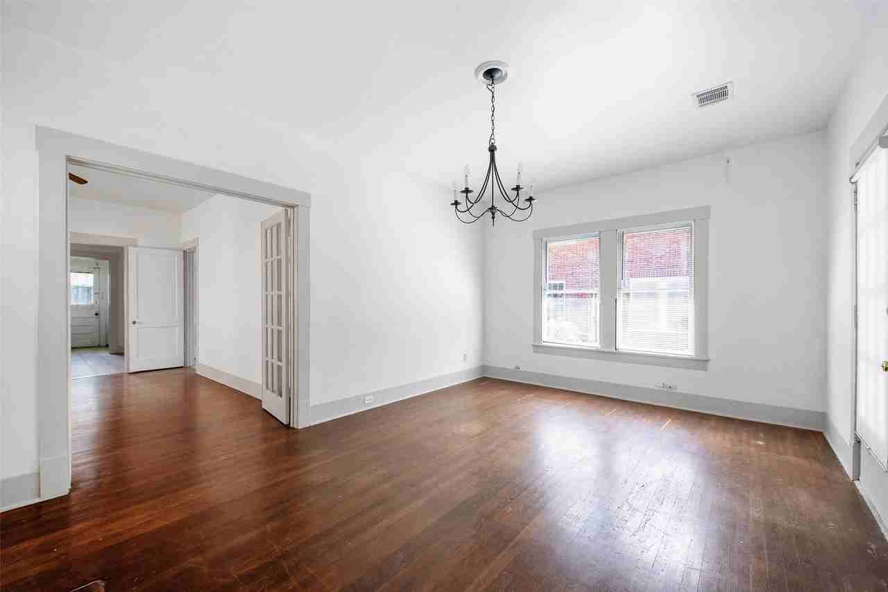 516 W Pierce St - Photo 3 of 11