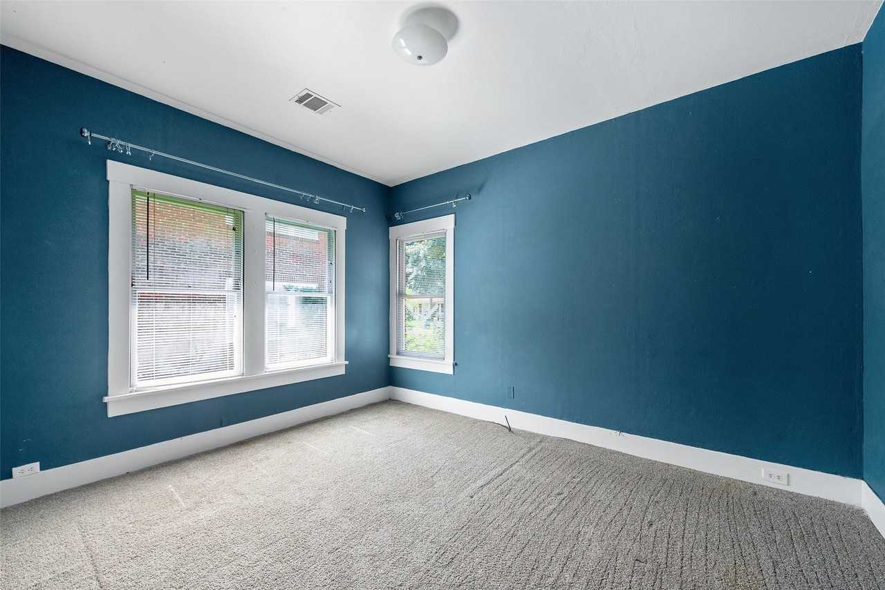 516 W Pierce St - Photo 5 of 11