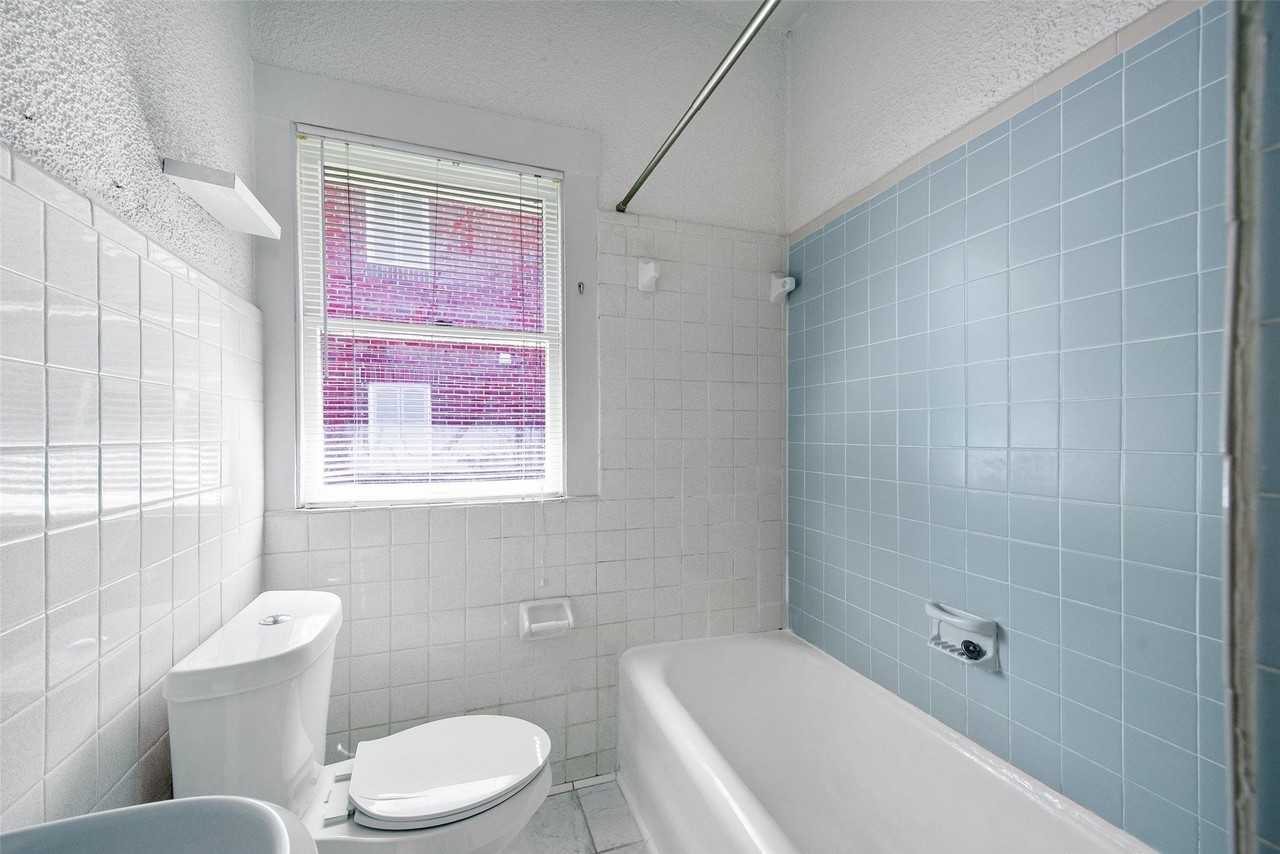 516 W Pierce St - Photo 6 of 11