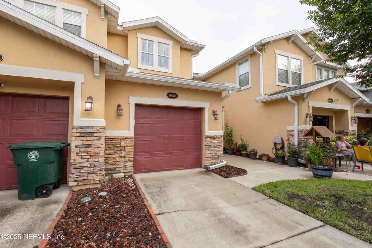 8870 Inlet Bluff Dr - Photo 2 of 32