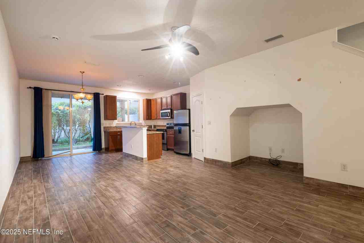 8870 Inlet Bluff Dr - Photo 7 of 32