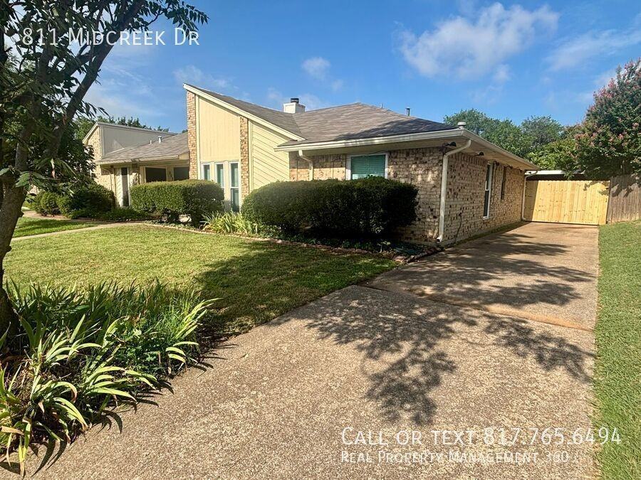 811 Midcreek Dr - Photo 2 of 29