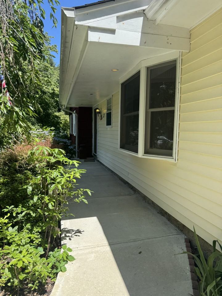 3 Janis Ln - Photo 2 of 33