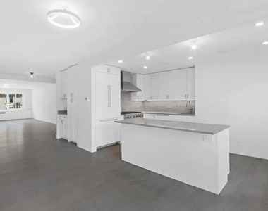 920 Park Avenue - Photo 2 of 7