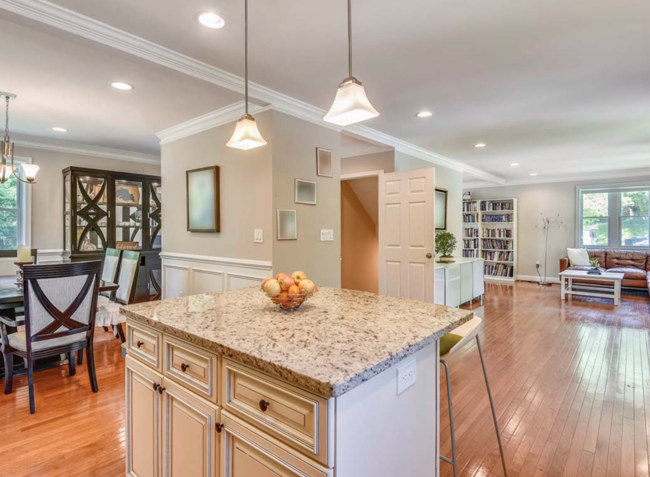 7304 Carol Ln - Photo 3 of 23