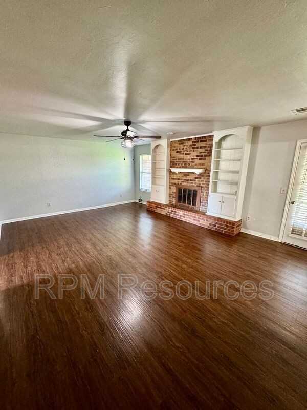 1420 Ne 1st St - Photo 5 of 23