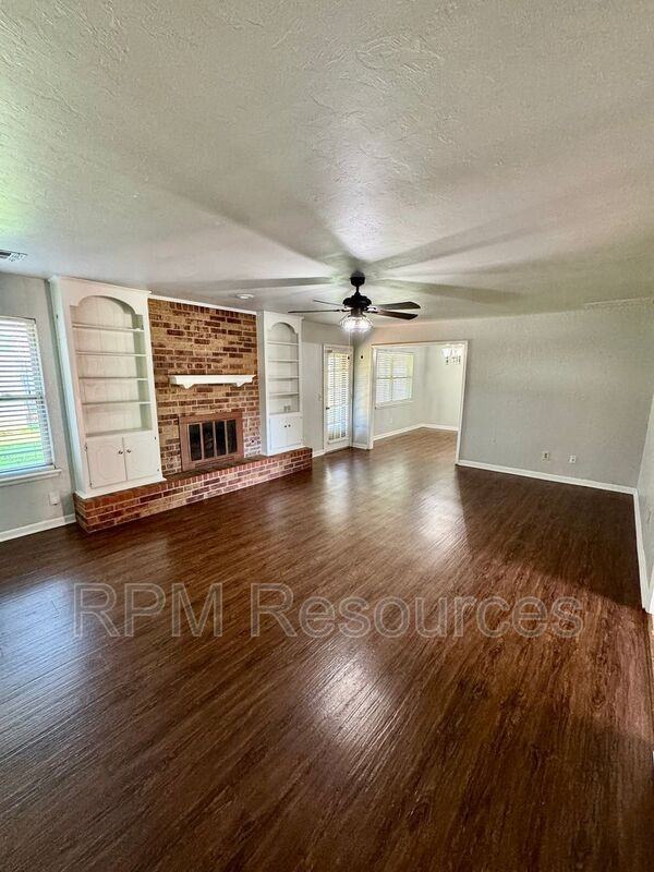 1420 Ne 1st St - Photo 7 of 23
