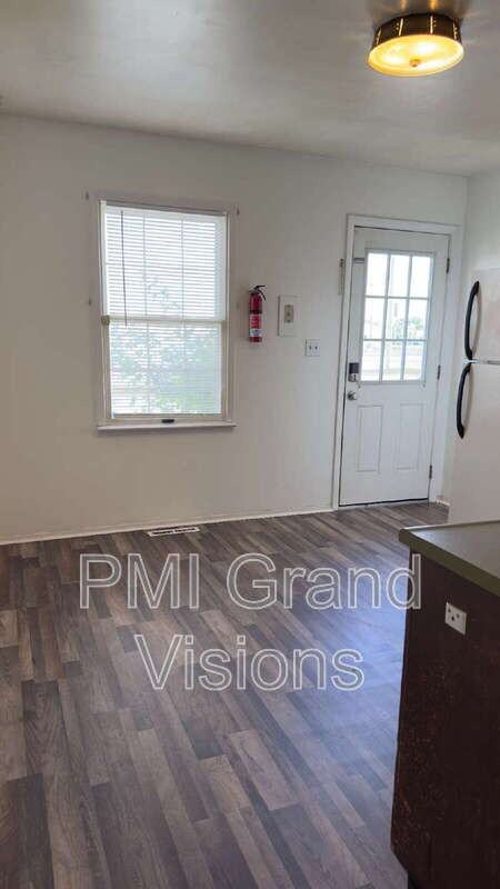 1610 University Dr - Photo 2 of 18