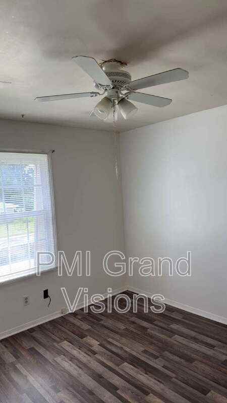 1610 University Dr - Photo 3 of 18