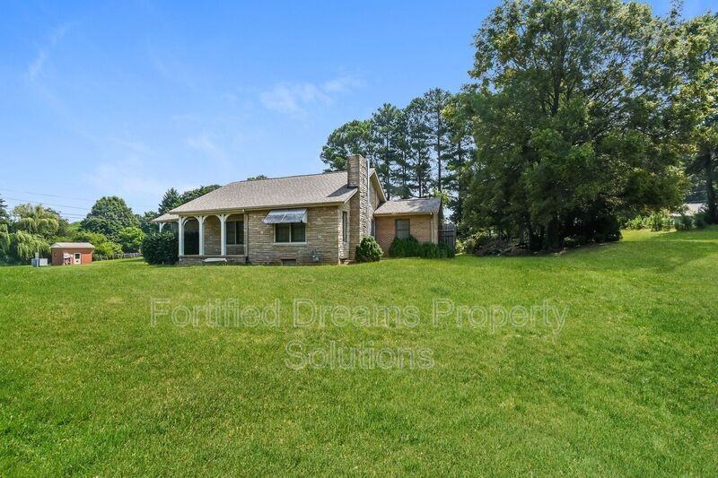 633 S Greensboro St - Photo 2 of 24