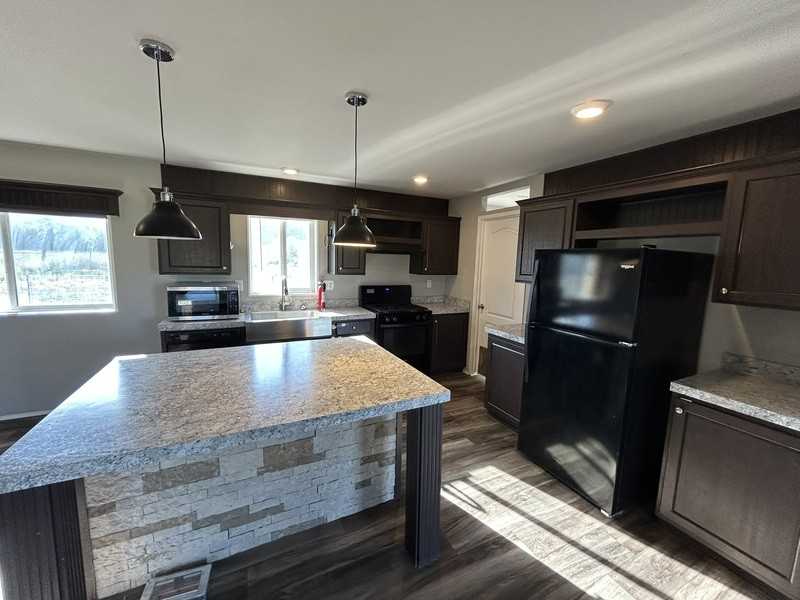 2090 45 Rd - Photo 3 of 14