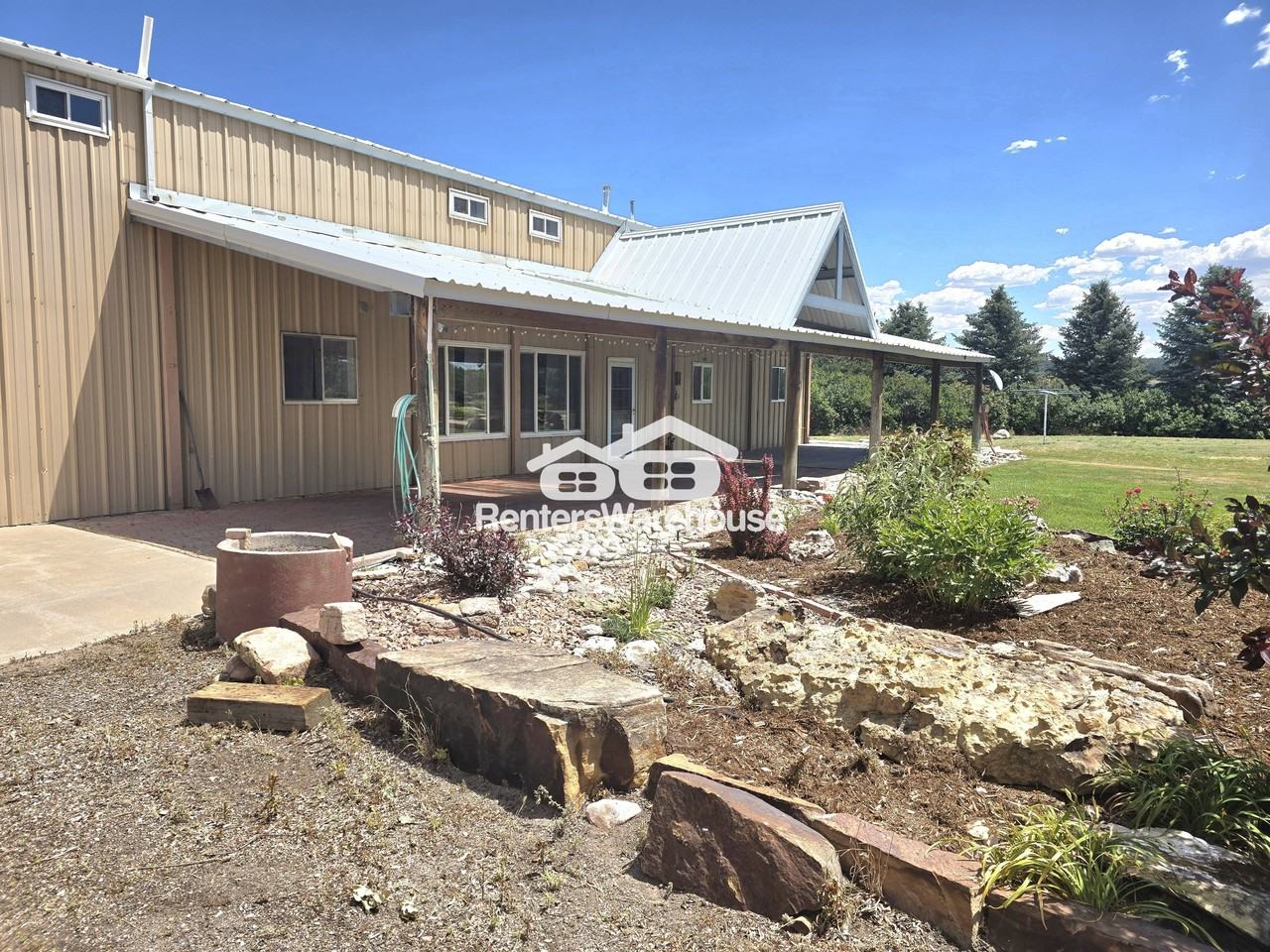 999 Castlewood Dr - Photo 2 of 33