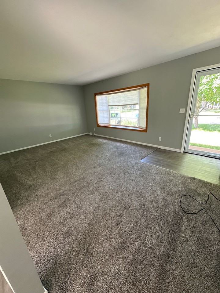 1413 Meadow Ln - Photo 3 of 13