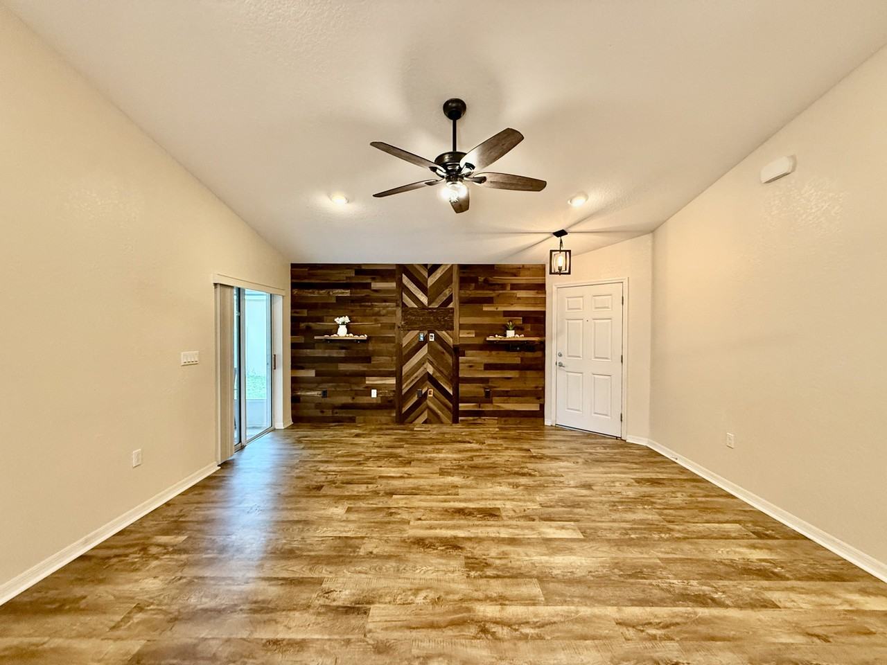 6054 Merrifield Dr - Photo 4 of 31