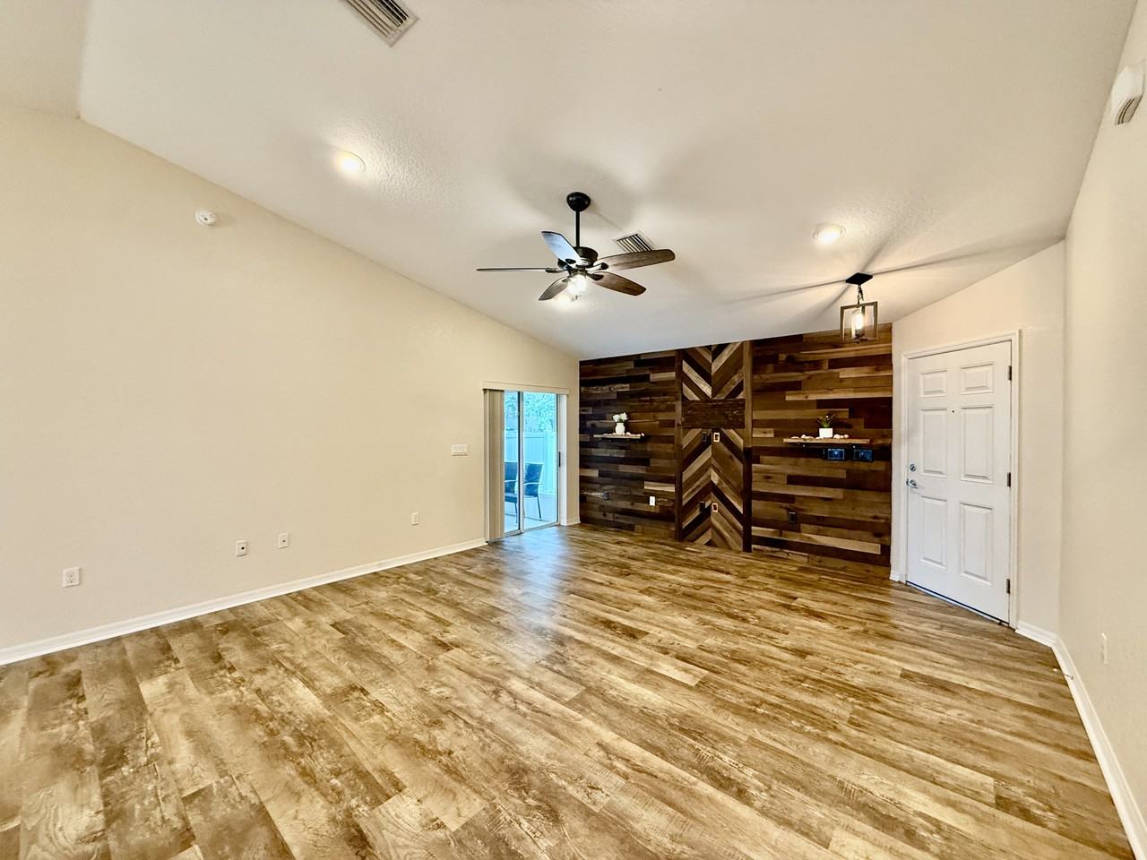 6054 Merrifield Dr - Photo 5 of 31