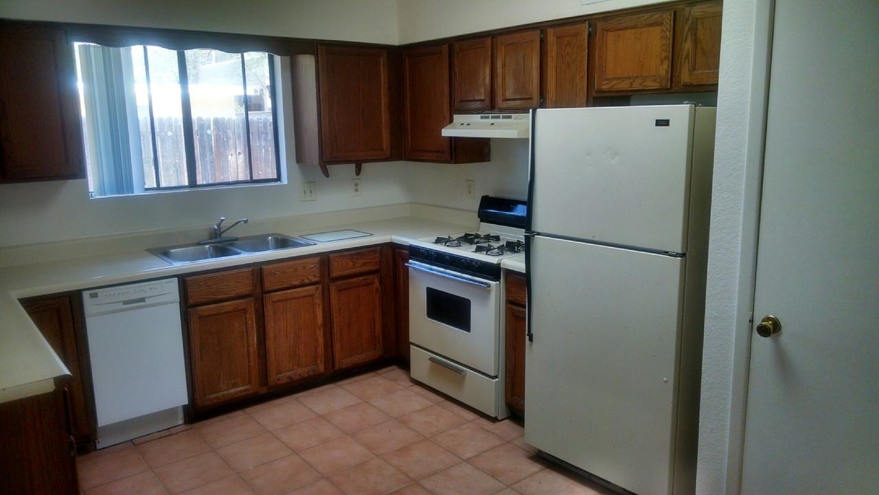 1709 E Glenn St - Photo 4 of 11