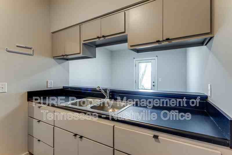 429 Humphreys St #4 - Photo 5 of 34