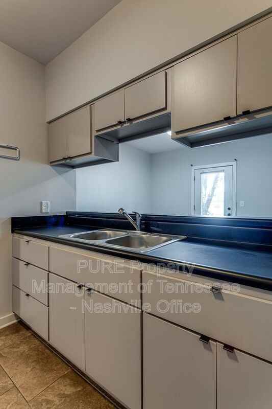 429 Humphreys St #4 - Photo 6 of 34