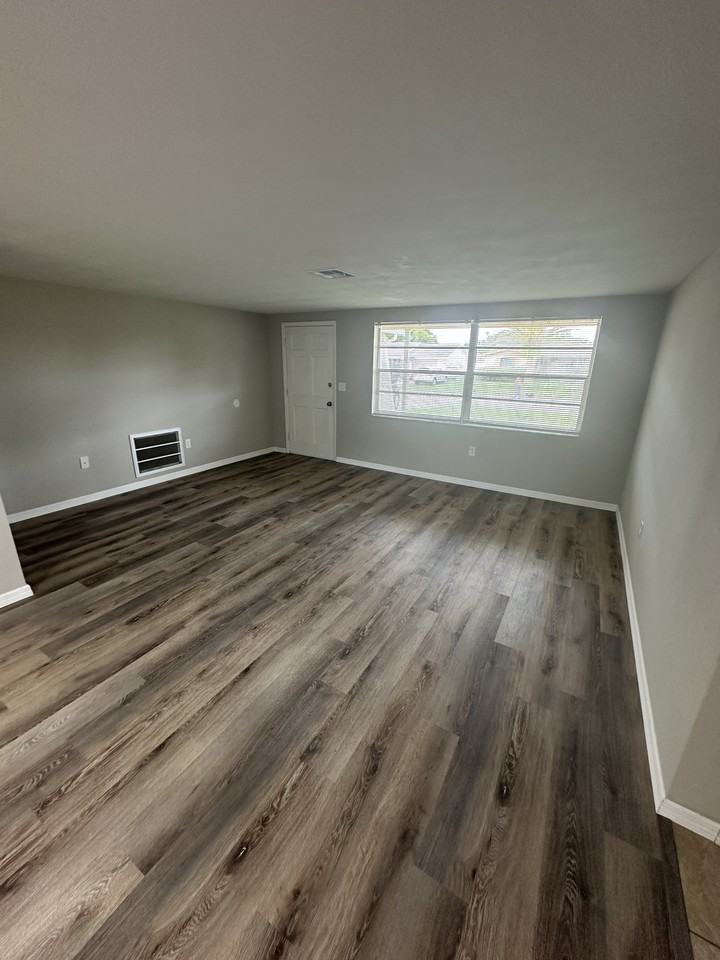 6123 1st Ave - Photo 2 of 23
