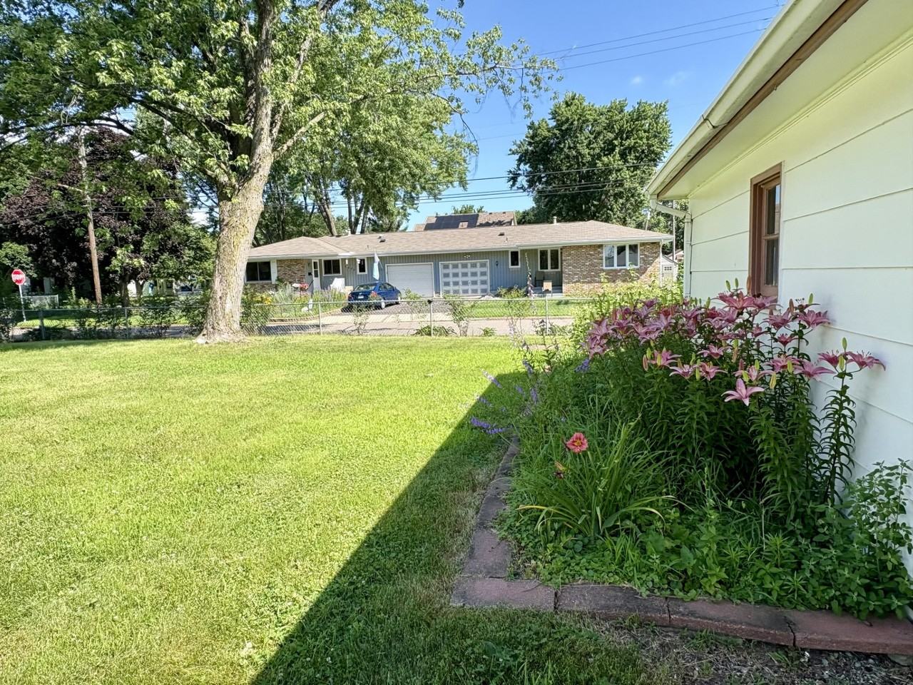 4264 Vera Cruz Ave N - Photo 4 of 27
