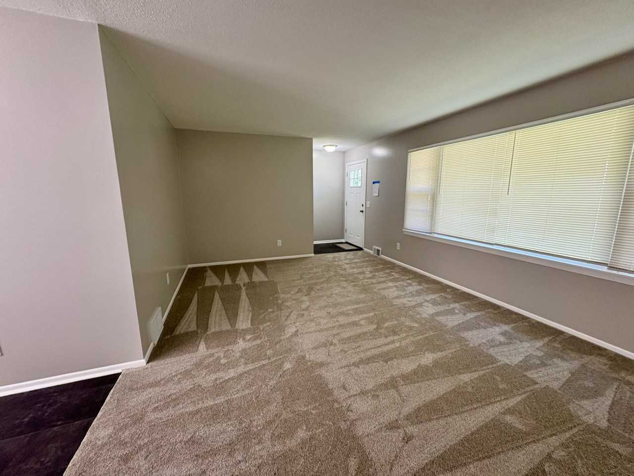 4264 Vera Cruz Ave N - Photo 5 of 27