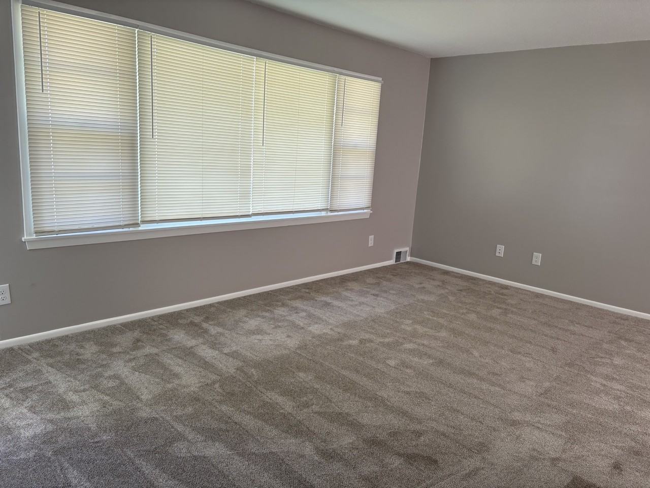 4264 Vera Cruz Ave N - Photo 6 of 27