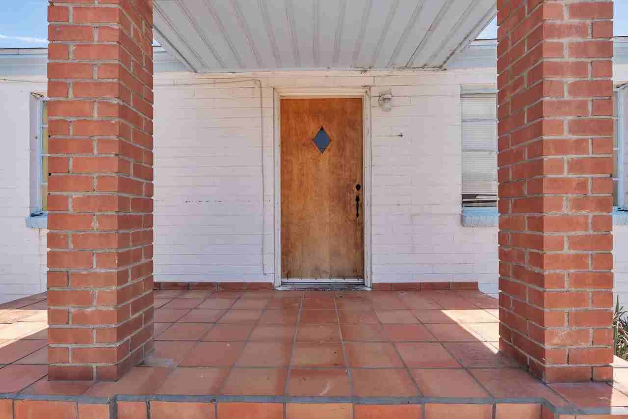 301 W Roger Rd - Photo 3 of 25