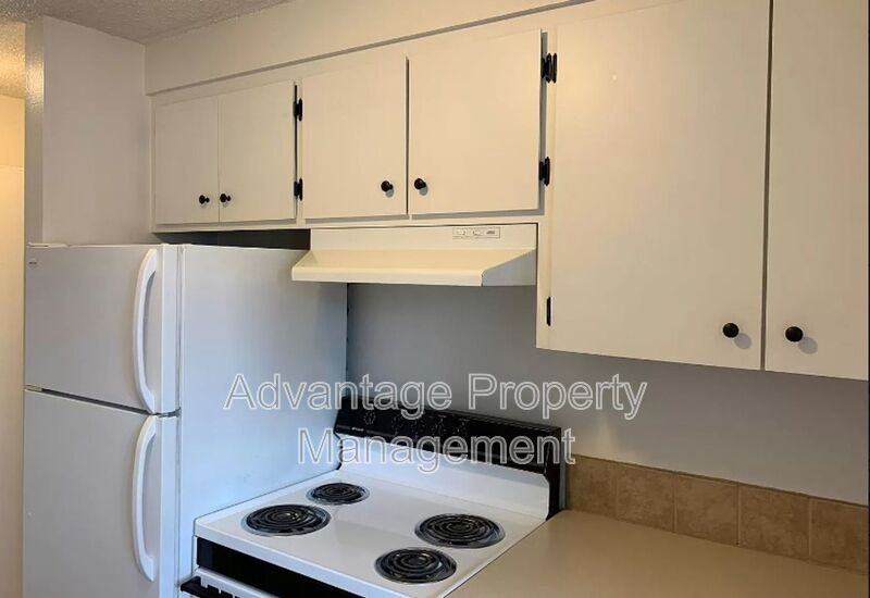 2658 Nw Tyler Ave - Photo 4 of 7