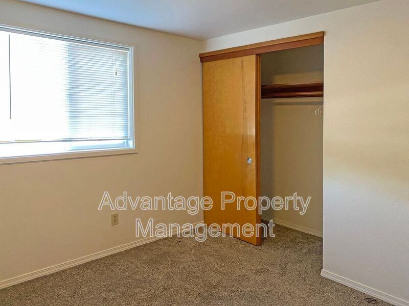 2658 Nw Tyler Ave - Photo 5 of 7