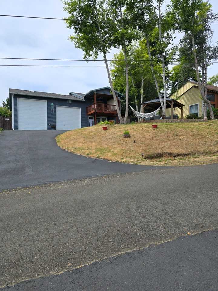 4125 Ne C Ave - Photo 2 of 50