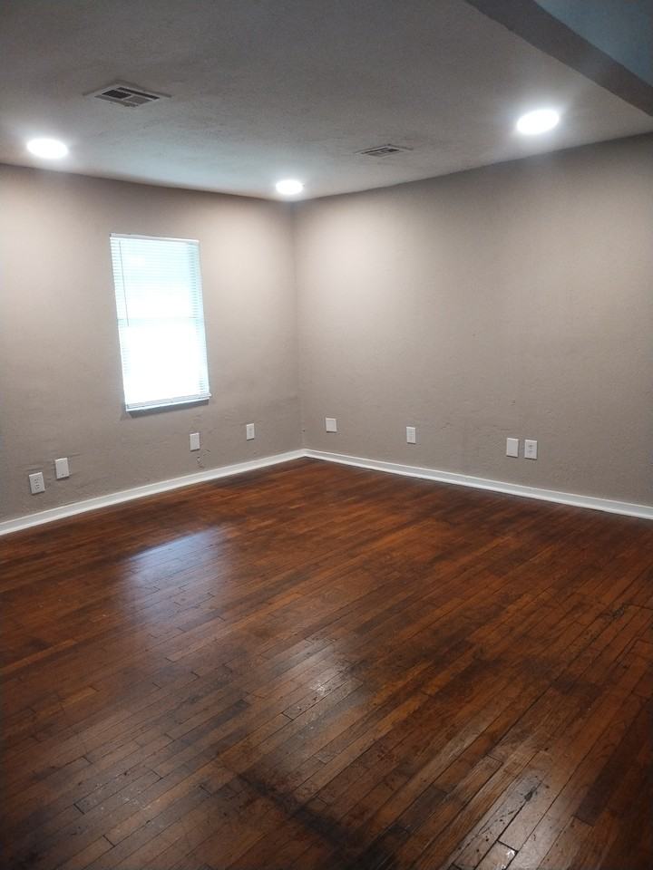 635 Se 27th St - Photo 2 of 10