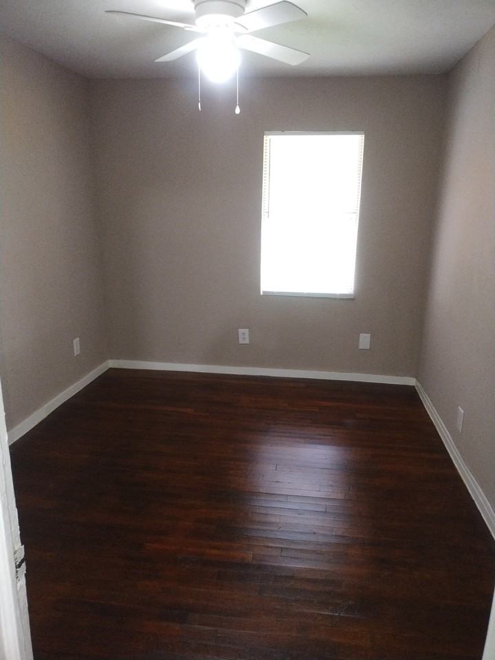 635 Se 27th St - Photo 3 of 10