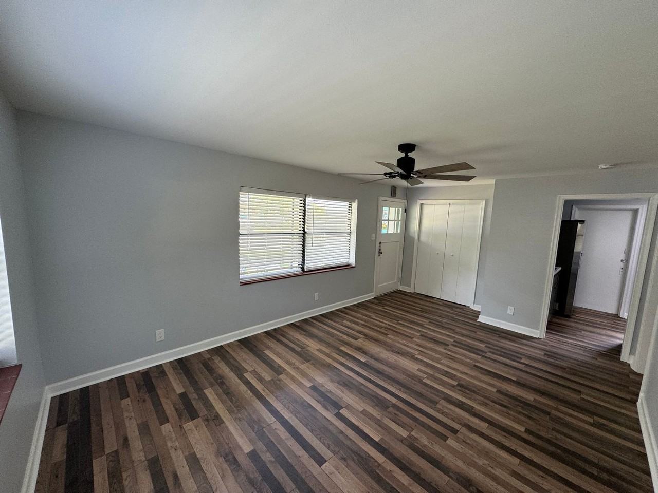 1284 Ingleside Ave - Photo 3 of 9