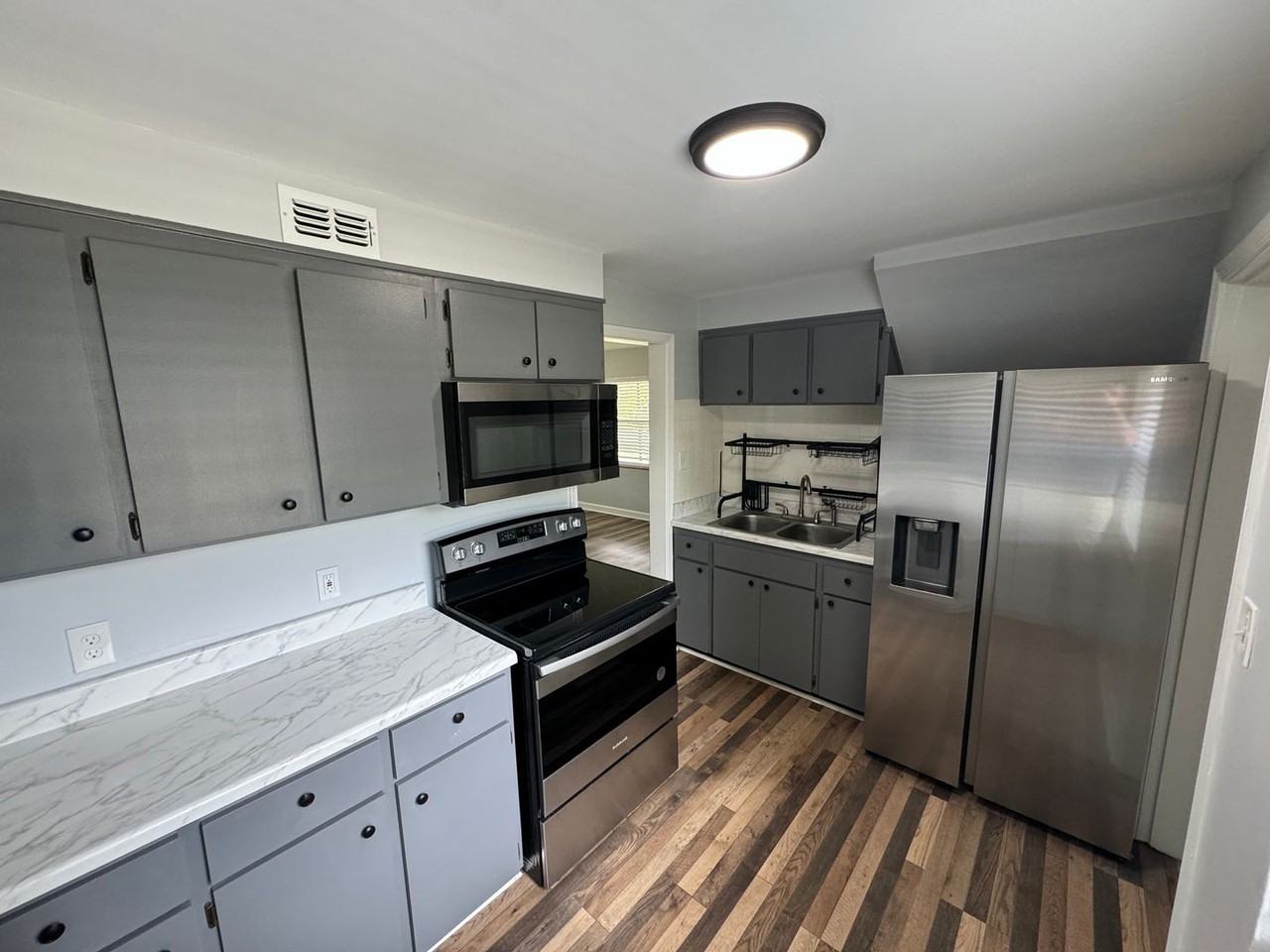 1284 Ingleside Ave - Photo 5 of 9