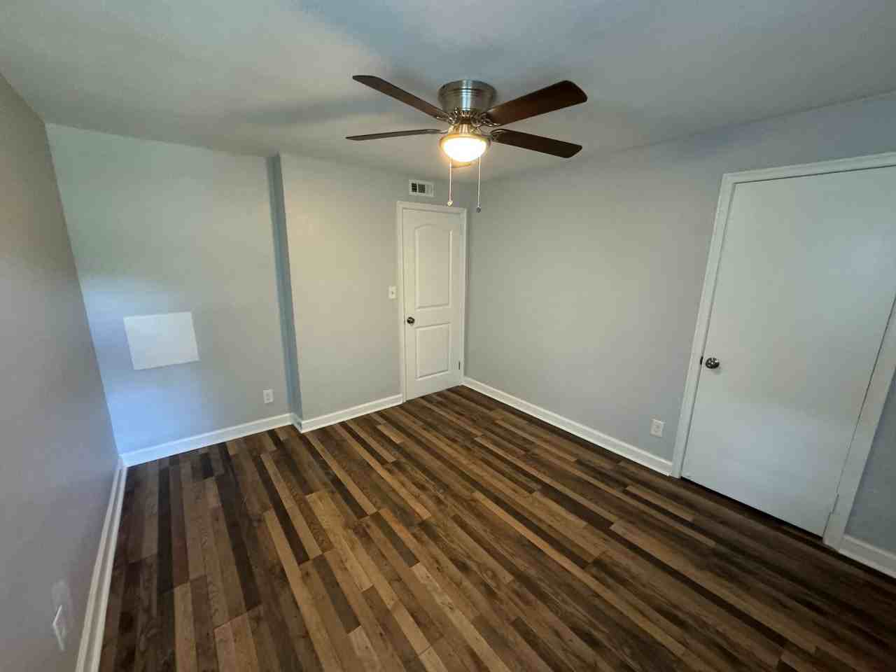 1284 Ingleside Ave - Photo 6 of 9