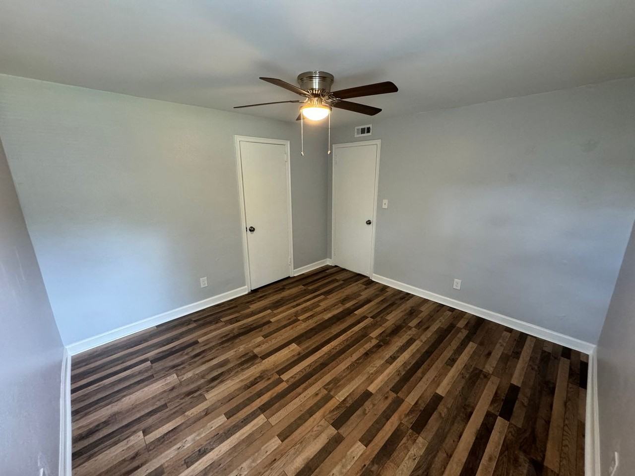 1284 Ingleside Ave - Photo 7 of 9