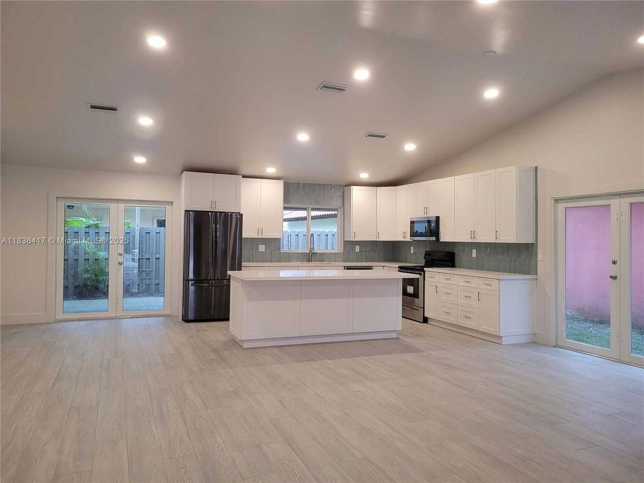 9974 Sw 27th Ter - Photo 2 of 6