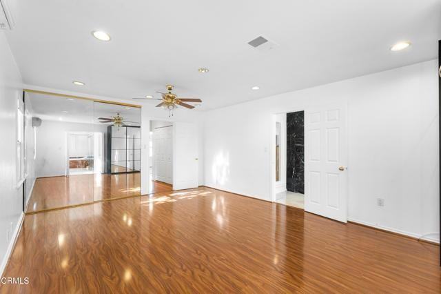 1908 Oakwood St - Photo 2 of 8