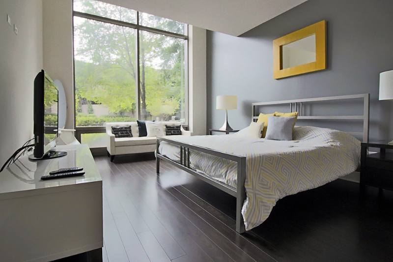 915 S Clark St - Photo 3 of 9