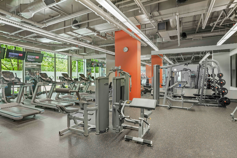 915 S Clark St - Photo 6 of 9