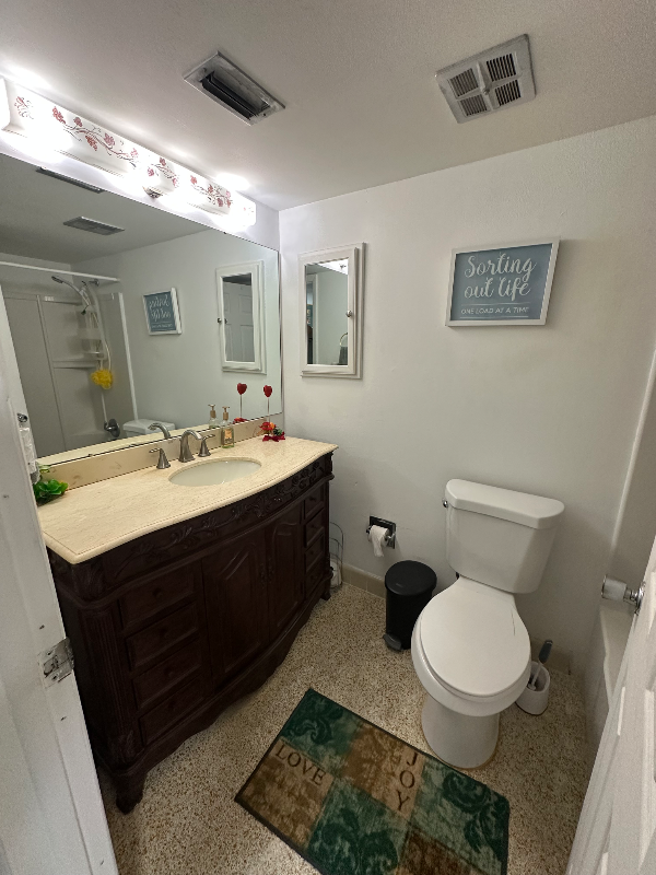 819 Schumann Dr - Photo 3 of 5