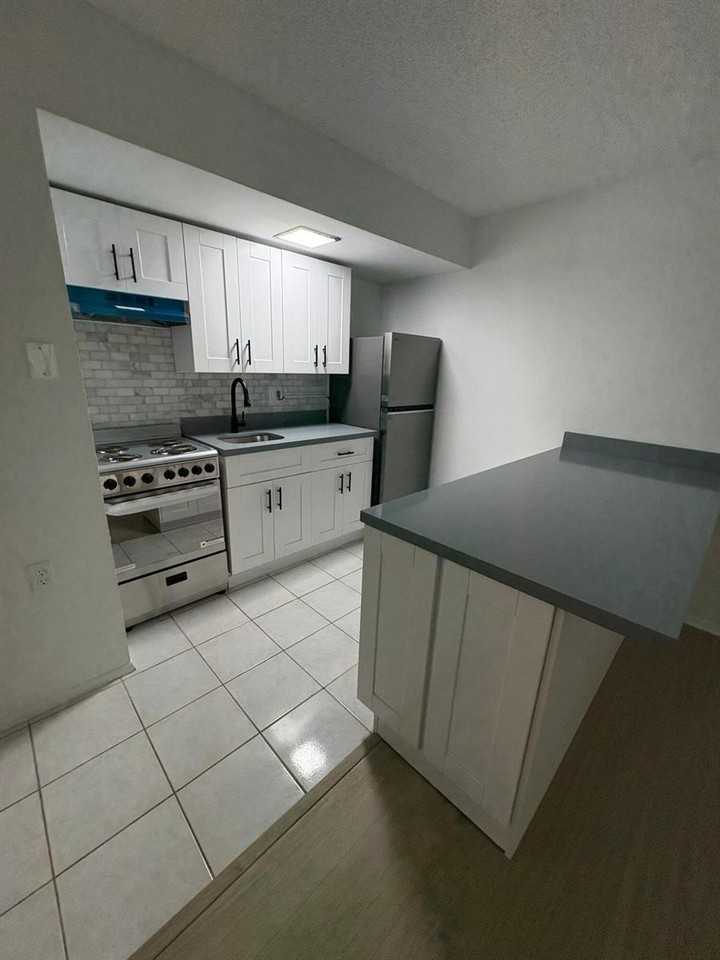 1204 Bahama Bnd #E1 - Photo 3 of 7