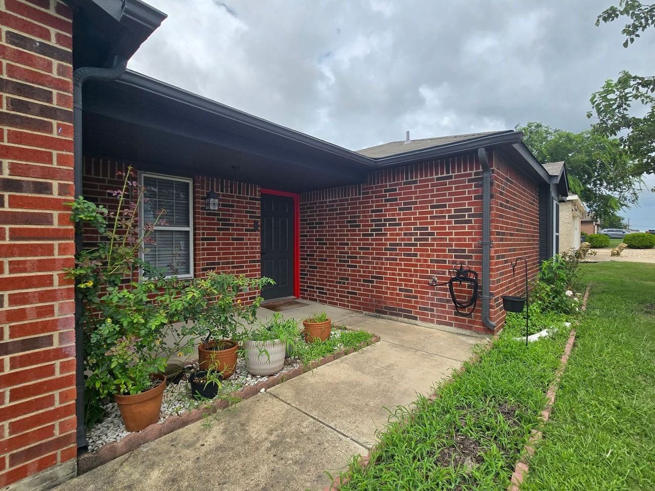 3504 Woodlake Dr - Photo 3 of 32