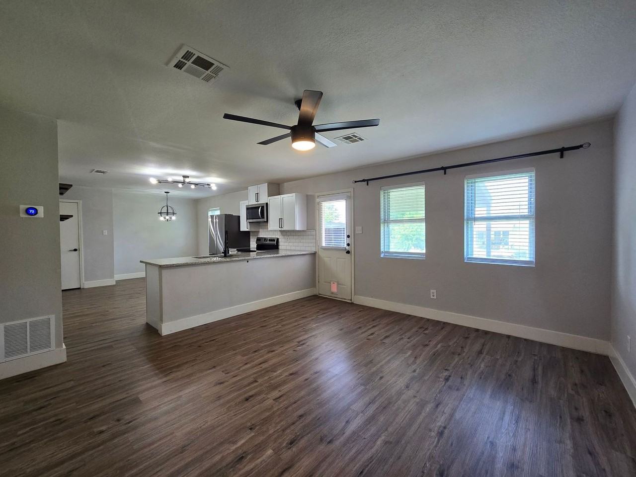 3504 Woodlake Dr - Photo 4 of 32