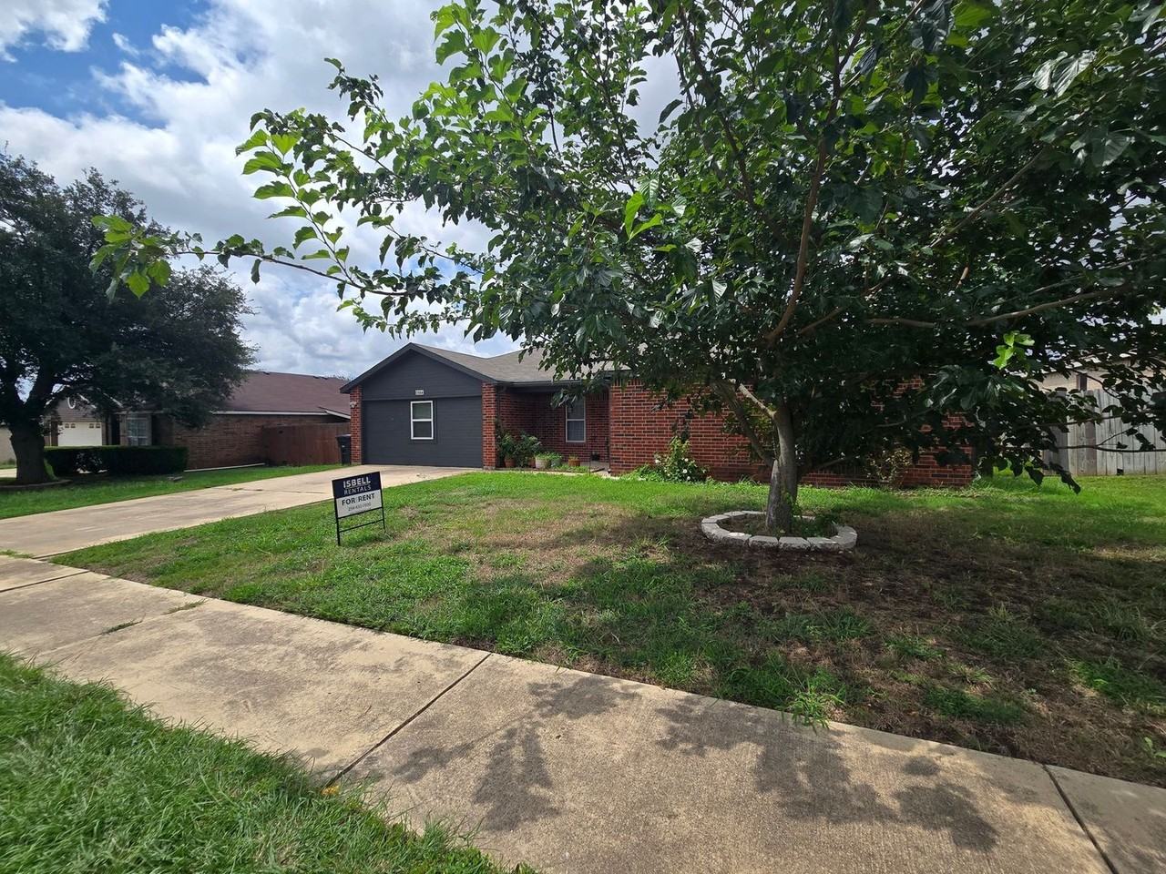 3504 Woodlake Dr - Photo 2 of 32