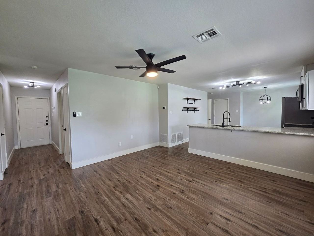 3504 Woodlake Dr - Photo 6 of 32