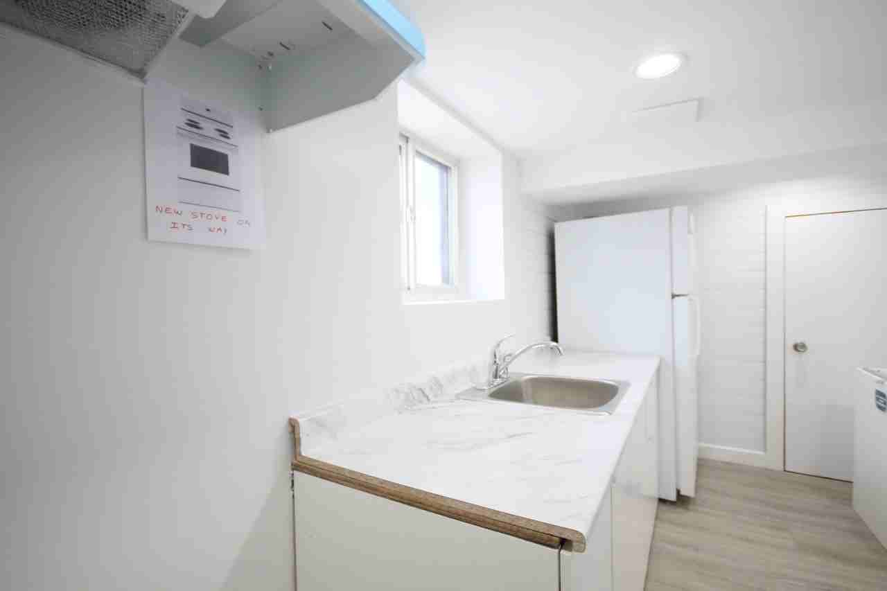 125 Trowell Avenue #B - Photo 3 of 16