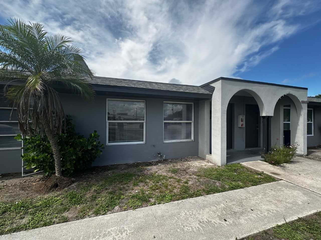 1157 S Loop Blvd - Photo 3 of 20